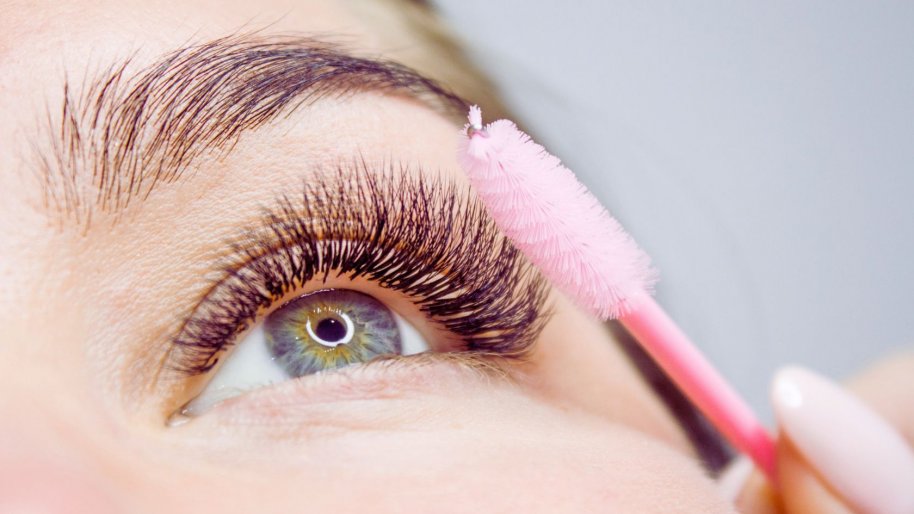 Essential Eyelash Extensions Aftercare Tips for Gorgeous Lashes